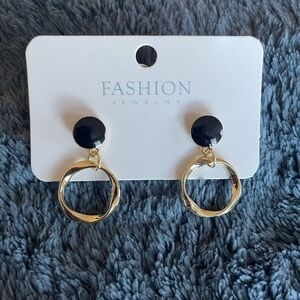 NWOT black with a hoop earrings